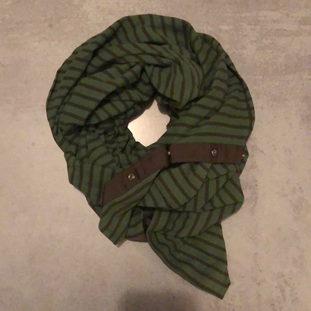 Lululemon Vinyasa scarf moss green striped